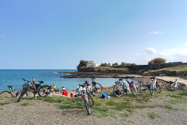In bici nell'antico porto di Egnazia